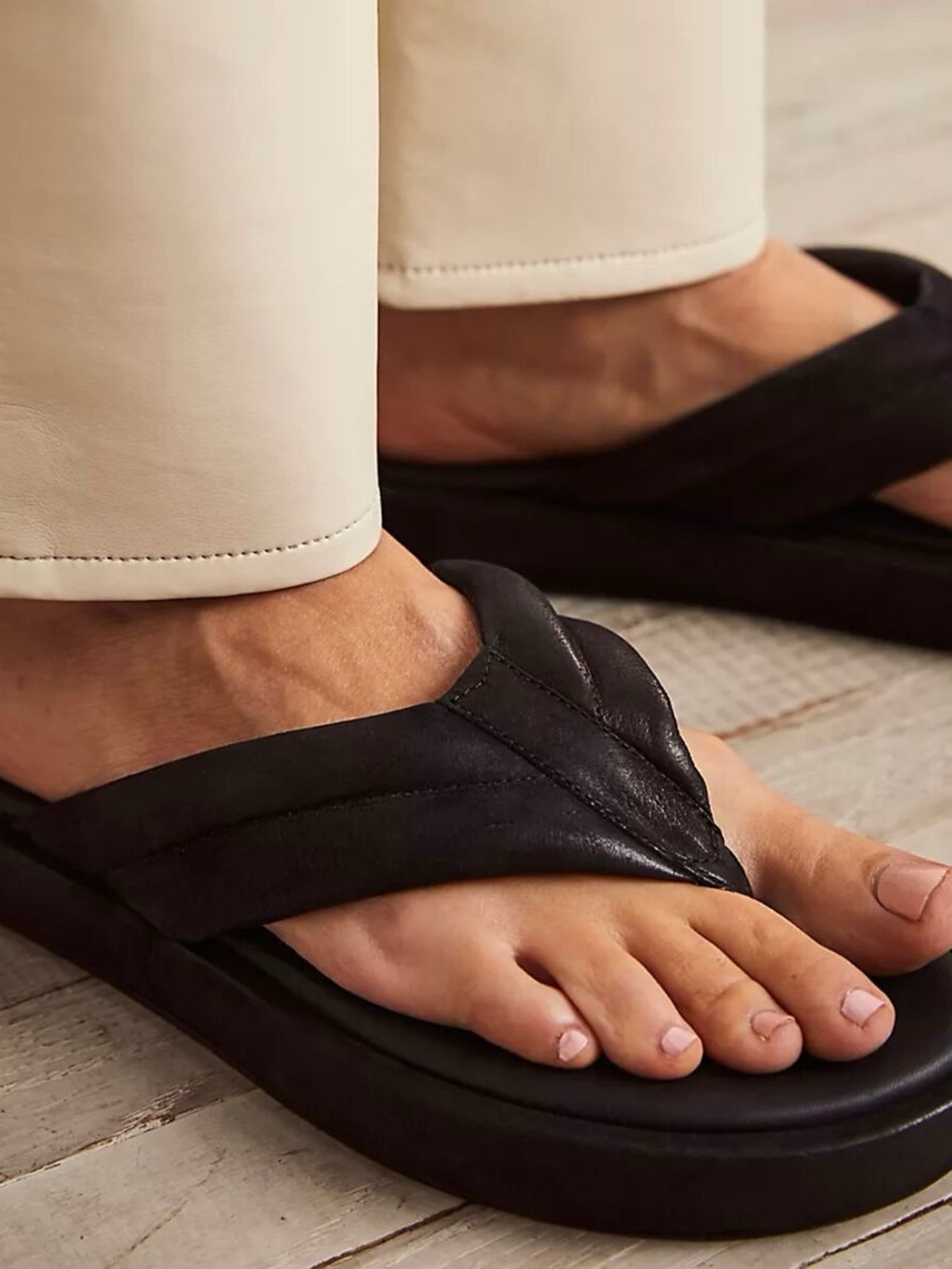 Free People Women's Black Padded Flip-Flop Sandals